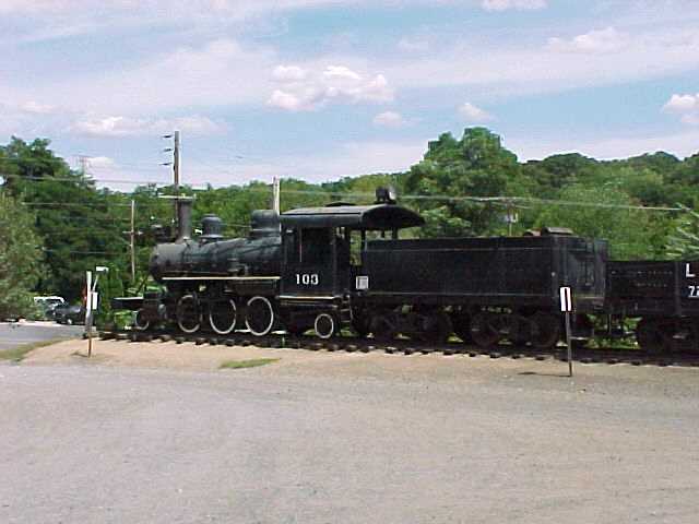 Steam locomotive and coal car