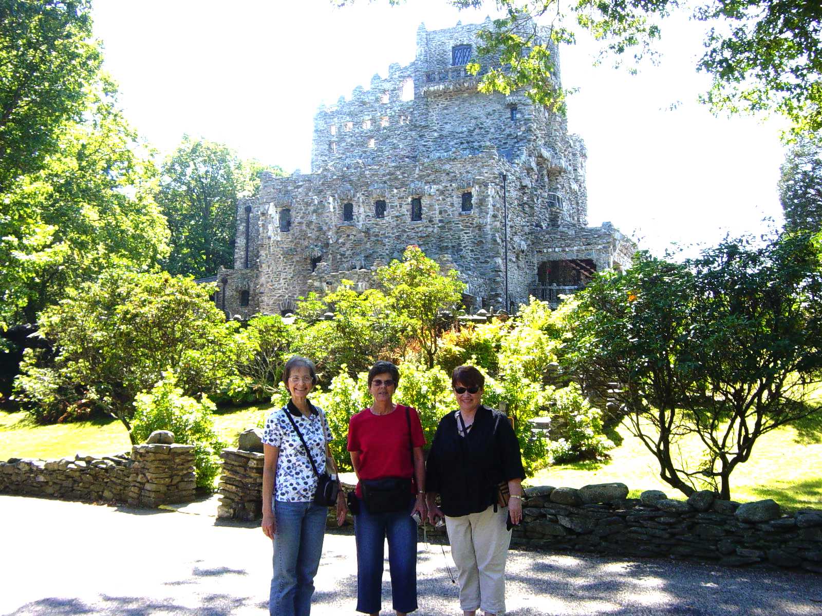 Betty, Evelyn, Theresa at the castle